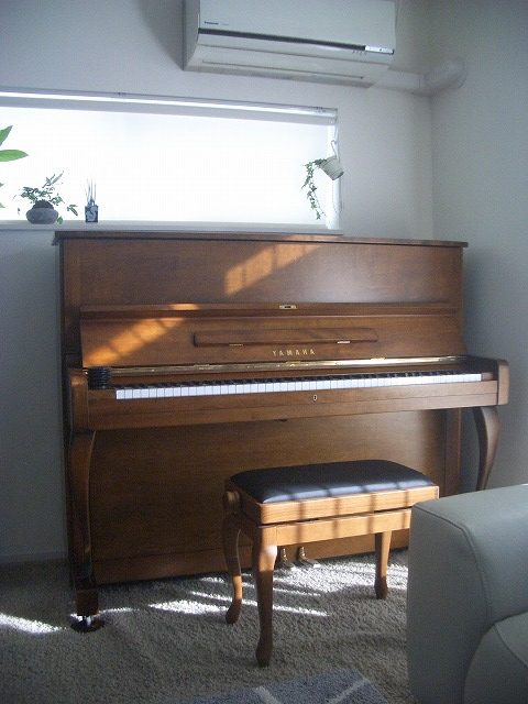 音楽は振動」という基本に立ち返りアップライトピアノを（中古ピアノ