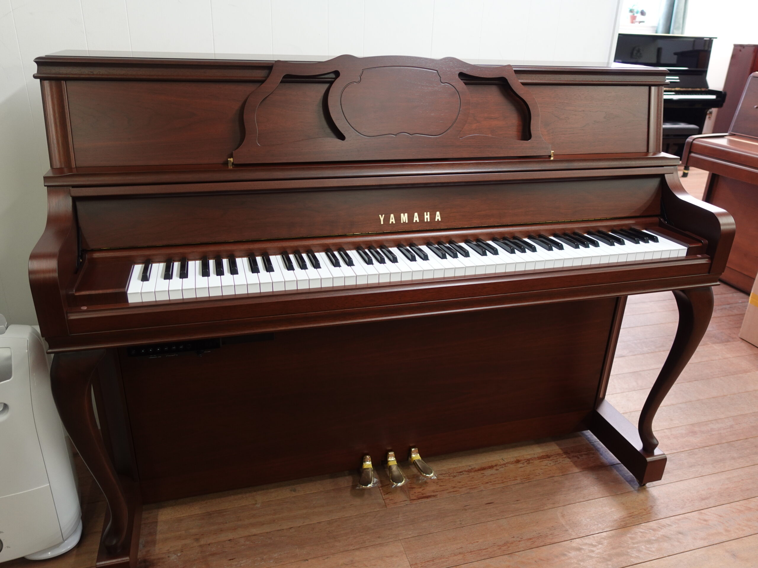 YAMAHA（アップライト木目／白塗り） | 名古屋ピアノ調律センター